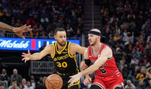 库里崴脚勇士冲季后赛蒙阴影！健康比好赛程更重要