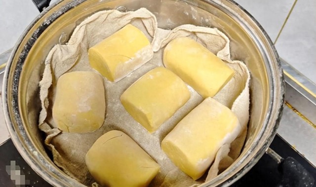 一竞技官方网站-一家三口长期吃自制馒头，全都确诊胰腺癌?妻子痛哭:是我错了！