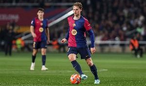 德科：希望巴萨赢得本赛季欧冠冠军，我们和德容续约不会有问题